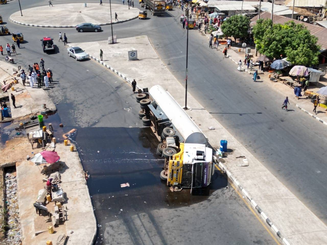 Residents scoop fuel as another tanker falls in Taraba (video)