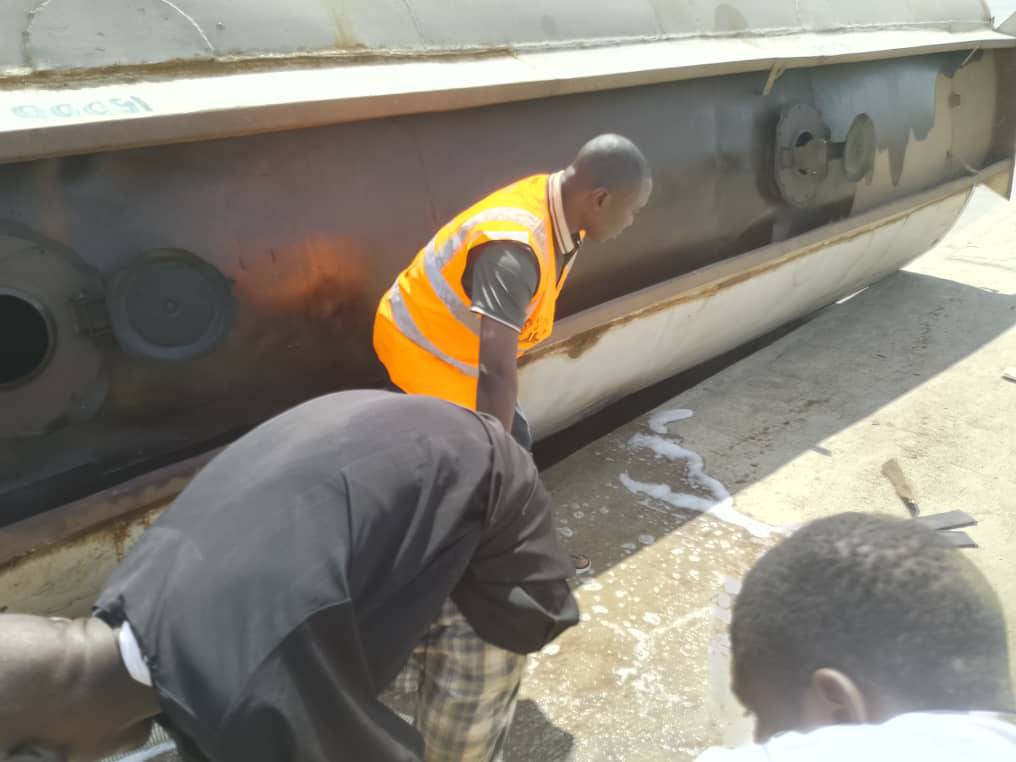 Residents scoop fuel as another tanker falls in Taraba (video)
