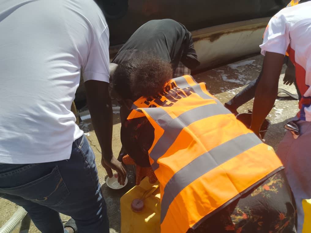 Residents scoop fuel as another tanker falls in Taraba (video)
