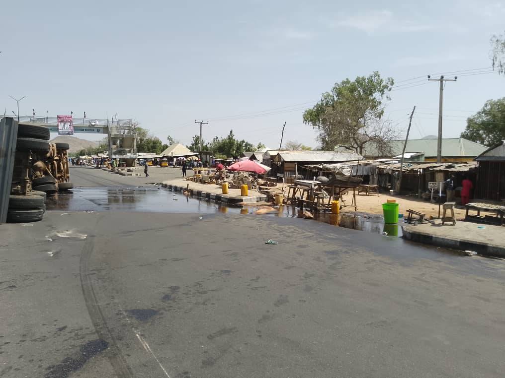 Residents scoop fuel as another tanker falls in Taraba (video)